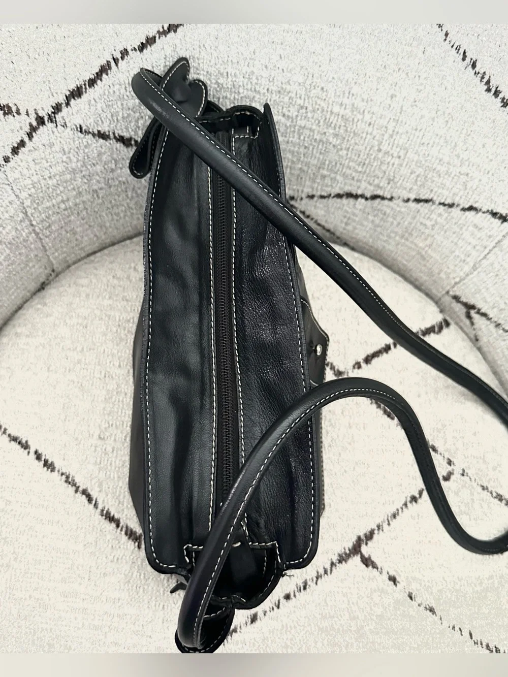 Les Copains Made in Italy Black Genuine Leather Crossbody White Stitching